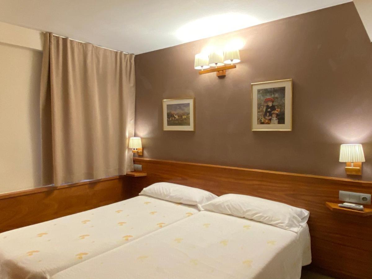 Hostal Galicia Cardedeu Exterior foto