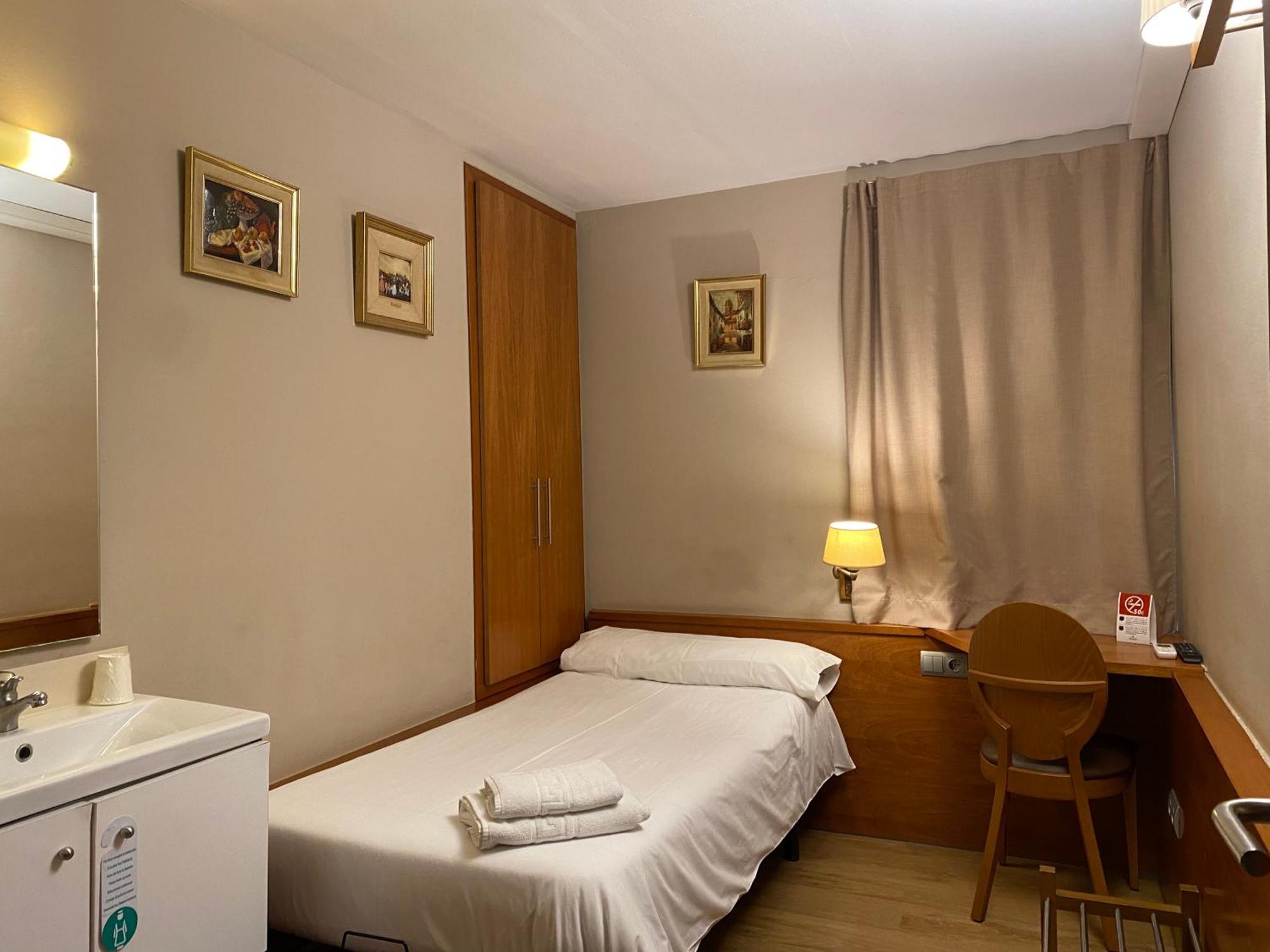 Hostal Galicia Cardedeu Exterior foto